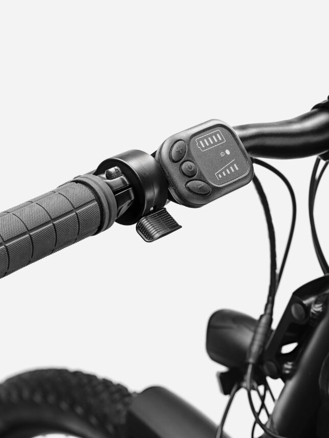 A close up of the handles on a Cannondale ebike