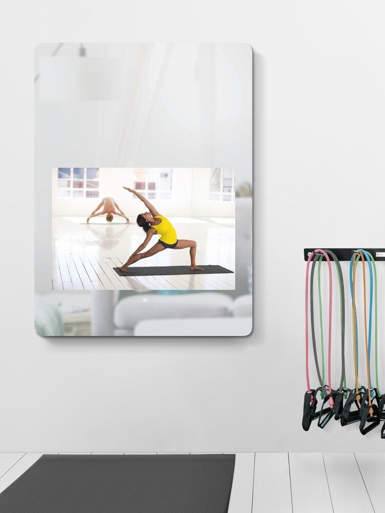 A workout is displayed on a Hilo smart mirror